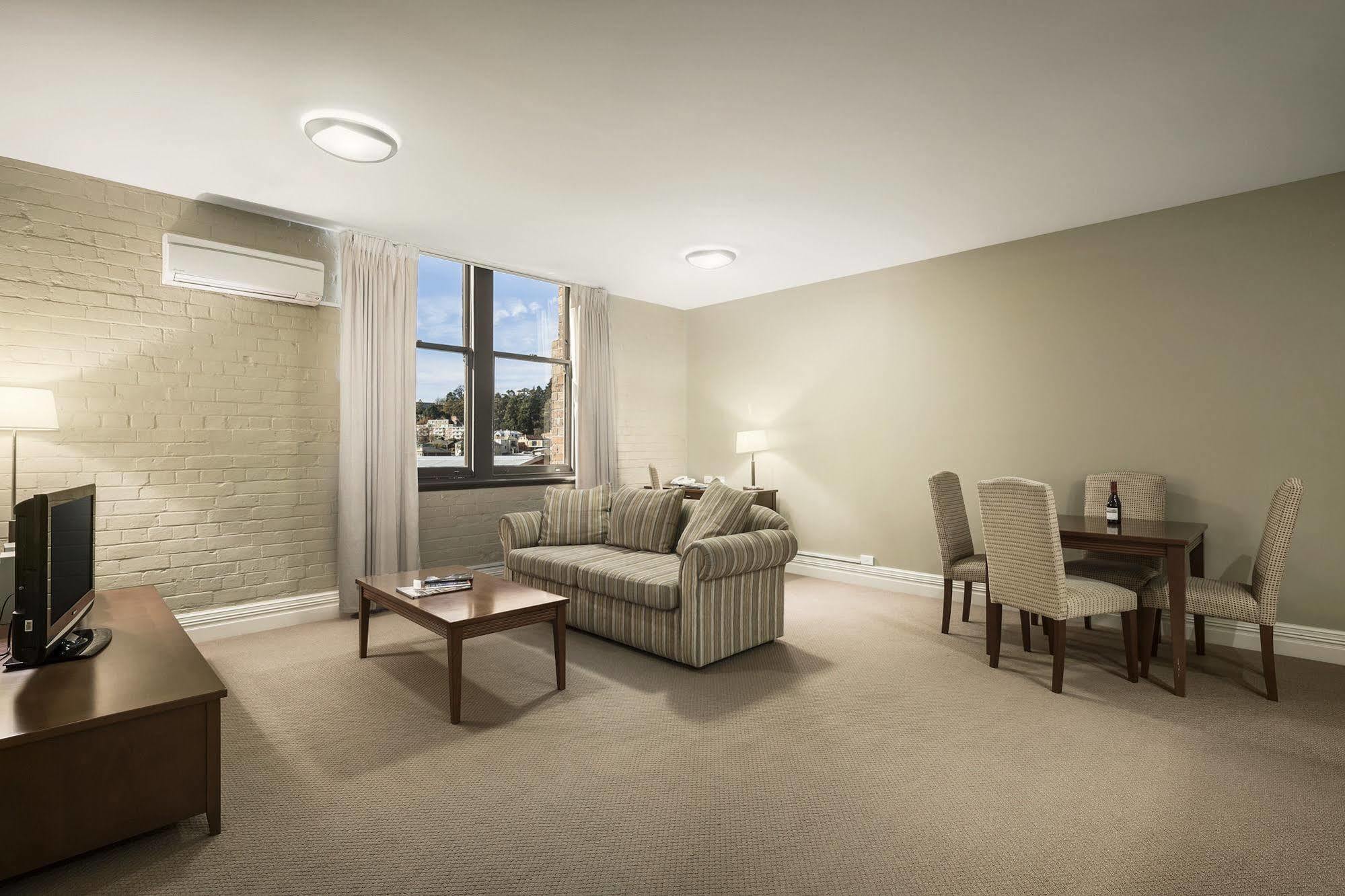 Launceston Central Apartment Hotel Official Экстерьер фото